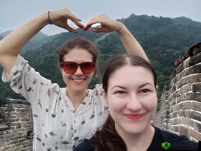 闺蜜帮我找两个外国人:开启奇妙异国之旅