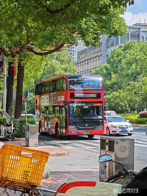 和女朋友坐公交车最后一排:难忘的甜蜜之旅